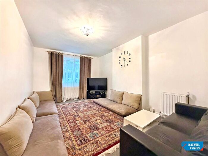 2 Bedroom Apartment To Rent In Edgeworth Close, London, NW4