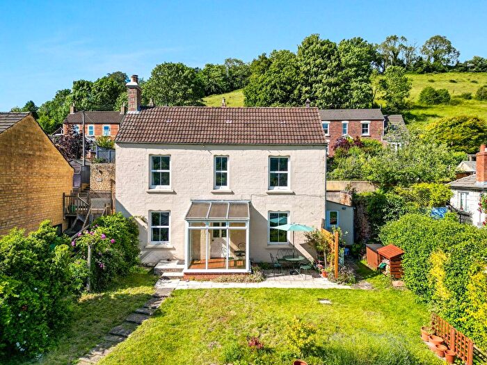 3 Bedroom Detached House For Sale In Cotswold Close, Brimscombe, GL5