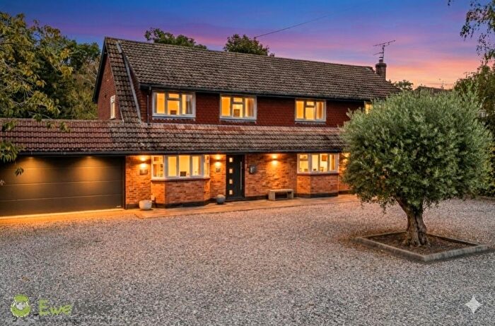 6 Bedroom Detached House For Sale In Pelican Road, Pamber Heath, Tadley, Hampshire, RG26