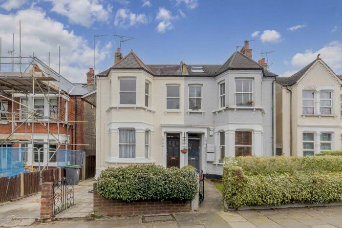 2 Bedroom Flat To Rent In Muswell Avenue, London, N10