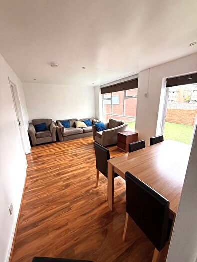 4 Bedroom Detached Bungalow To Rent In Limes Avenue, Chigwell, IG7