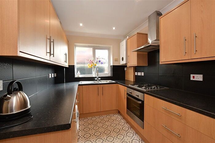 2 Bedroom Maisonette For Sale In Irvon Hill Road, Wickford, Essex, SS12