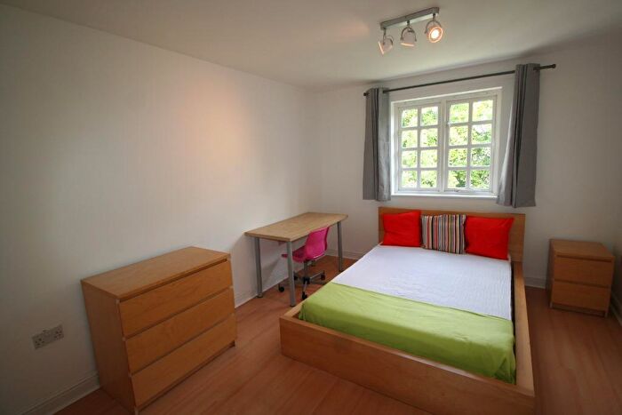 2 Bedroom Flat To Rent In Hadfield Close, Victoria Park, Manchester, M14