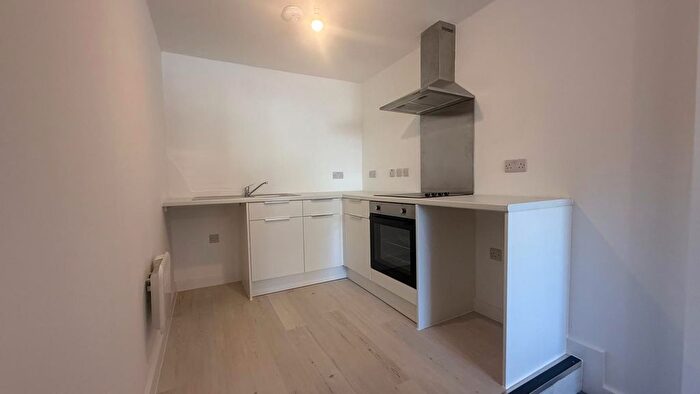 1 Bedroom Flat To Rent In Church Street, Dewsbury, Dewsbury, WF13
