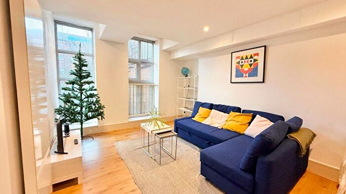 1 Bedroom Flat To Rent In Bernhard Baron House, Henriques Street, Aldgate East, London, E1