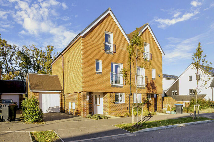 4 Bedroom Semi-Detached House To Rent In Fairviews, Oxted, RH8