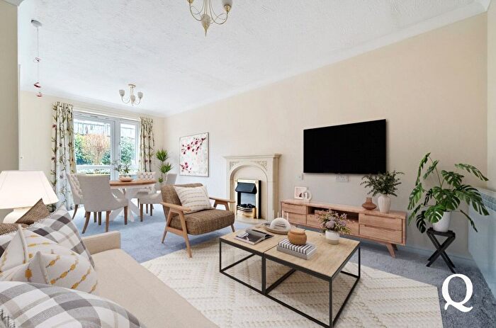 2 Bedroom Flat For Sale In Bell Road, Sittingbourne, Kent, ME10