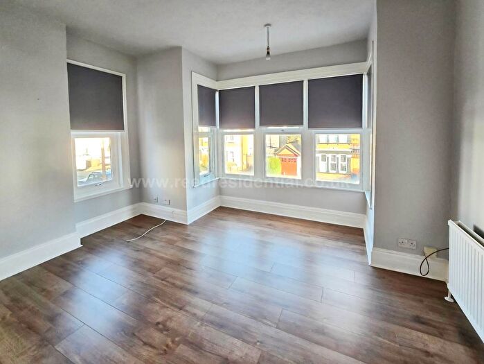 1 Bedroom Flat To Rent In Elderton Road, Westcliff On Sea, SS0