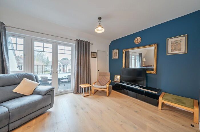 3 Bedroom Flat For Sale In Kingsbridge Court, Woodcote Valley Road, West Purley, CR8