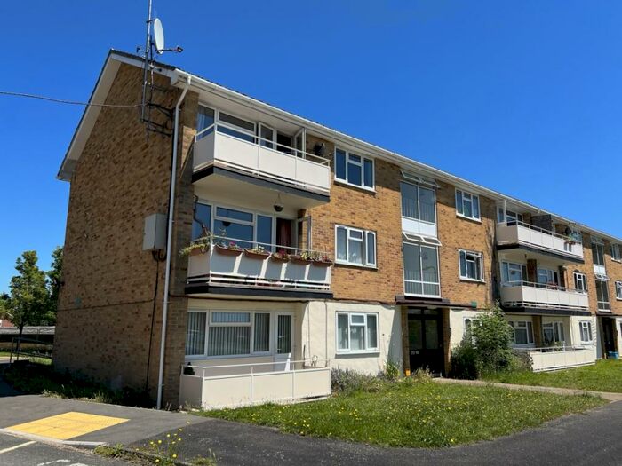 1 Bedroom Flat To Rent In Powell Crescent, Hounsdown, SO40