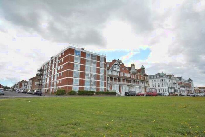 2 Bedroom Flat To Rent In Queens Lodge, Third Avenue, Cliftonville, CT9