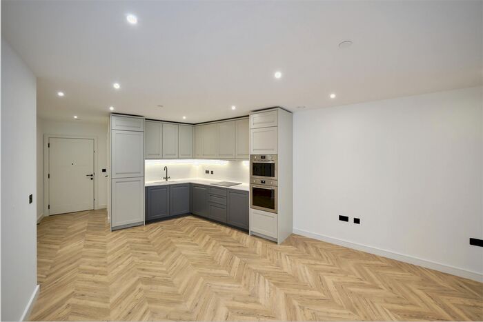 2 Bedroom Flat To Rent In Heritage Walk, Kingston Upon Thames, KT1