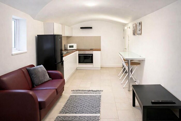 2 Bedroom Flat To Rent In Flat Church Street, Nottingham, England, Nottingham, NG7