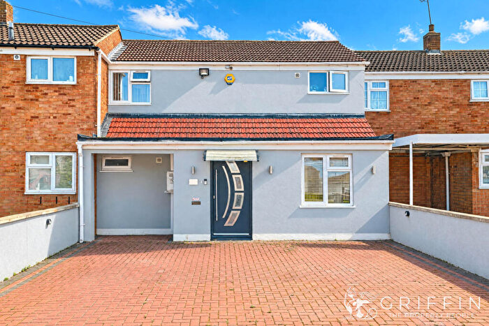 3 Bedroom Terraced House For Sale In Wordsworth Close, Tilbury, RM18
