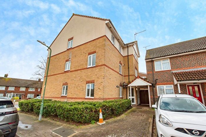 2 Bedroom Flat For Sale In Pilgrims Court, Farnol Road, Dartford, Kent, DA1