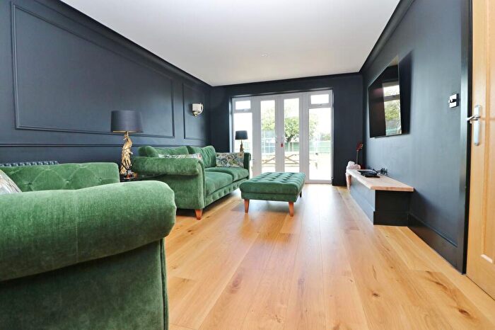 5 Bedroom Detached House For Sale In Burnetts Lane, West End, SO30