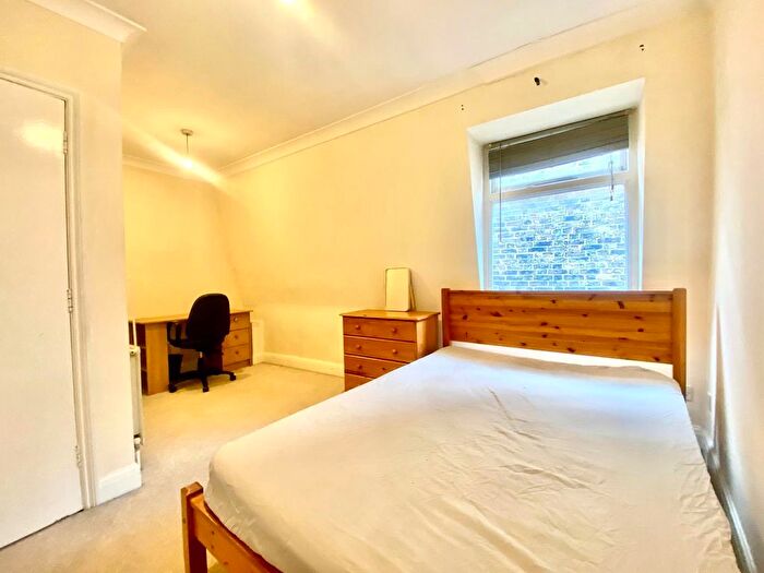 4 Bedroom Flat To Rent In Loveridge Mews, Kensal Green, NW6