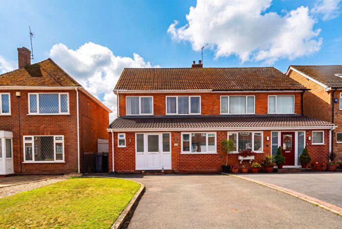 4 Bedroom Semi Detached House For Sale In Fieldon Close, Shirley, B90