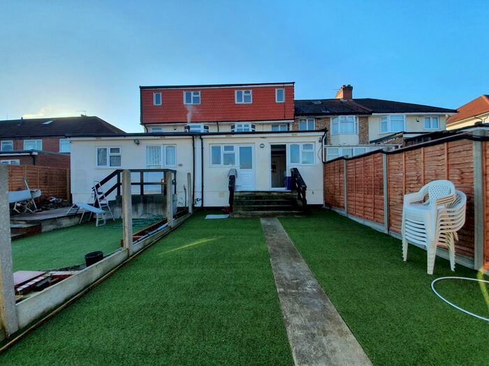 Studio To Rent In Dale Avenue, Edgware, HA8