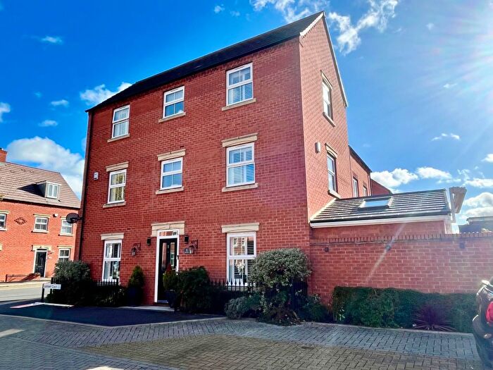 4 Bedroom Town House For Sale In Lambert Court, Newport Pagnell, MK16