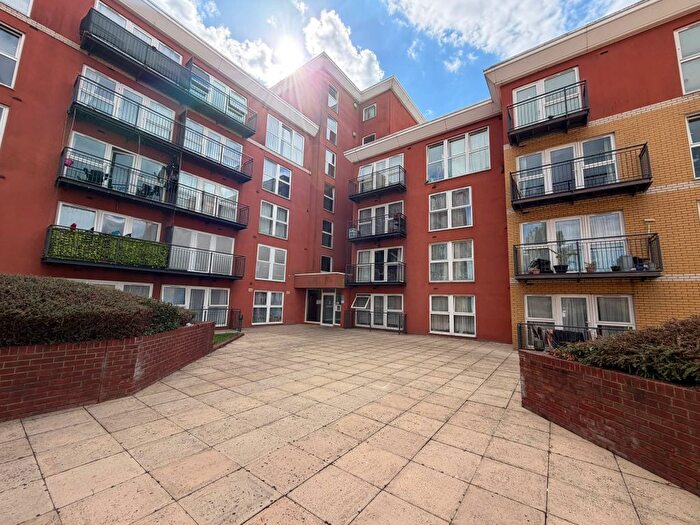 2 Bedroom Flat To Rent In Monarch Way, Ilford, IG2