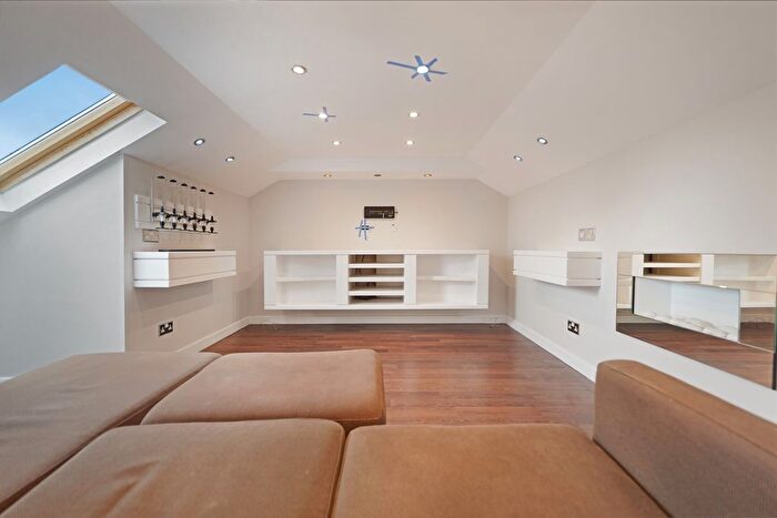 3 Bedroom Flat To Rent In Kemble Road, Forest Hill, SE23