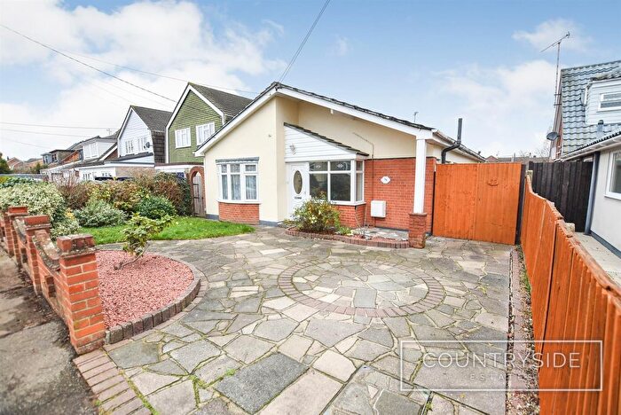 3 Bedroom Detached Bungalow For Sale In Selbourne Road, Benfleet, SS7
