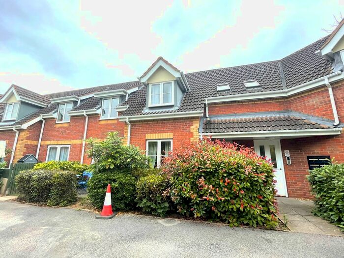 2 Bedroom Flat To Rent In Walkers Way, Kenilworth, CV8