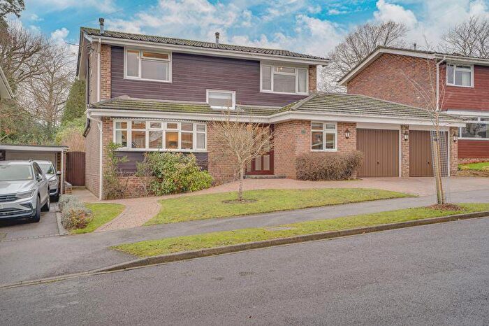 4 Bedroom Detached House For Sale In St. Pauls Road, Sarisbury Green, SO31