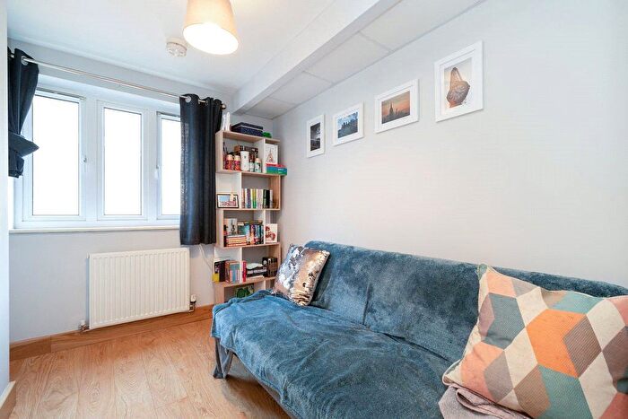 2 Bedroom Flat For Sale In Oliver Court, Ley Farm Close, Watford, Hertfordshire, WD25