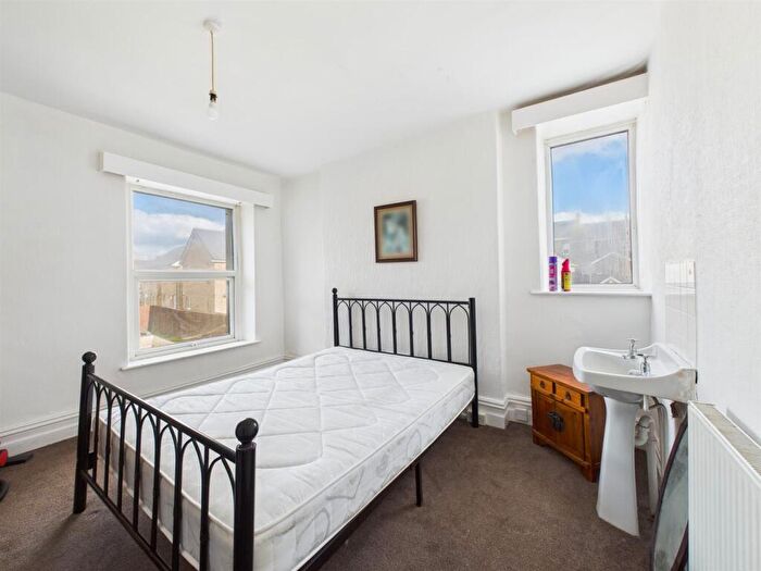 2 Bedroom Apartment For Sale In Victoria Avenue, Porthcawl, CF36
