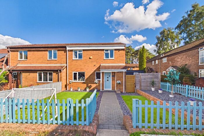 3 Bedroom End Terrace House For Sale In Nettlecombe, Bracknell, Berkshire, RG12