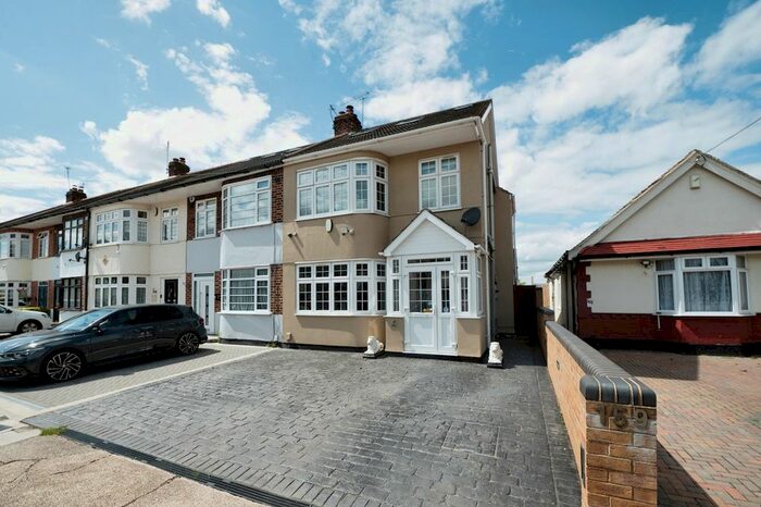 3 Bedroom End Of Terrace House To Rent In Collerne Street, Romford, RM3