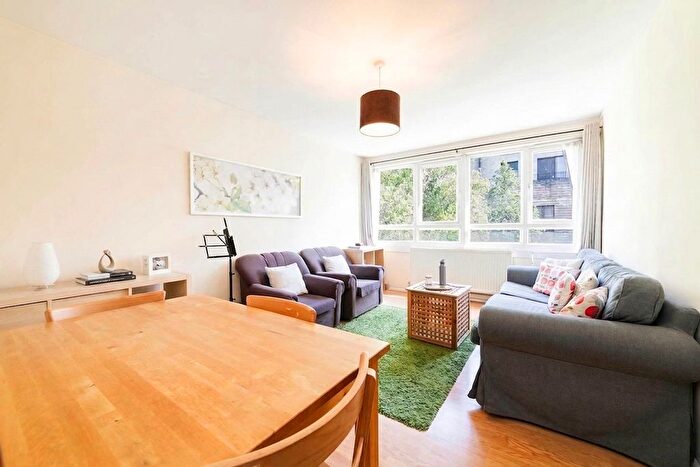 4 Bedroom Flat To Rent In Shalfleet Drive, London, W10