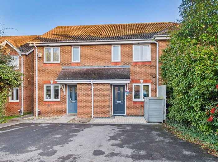 2 Bedroom Terraced House For Sale In Aspen Gardens, Ashford, Surrey, TW15