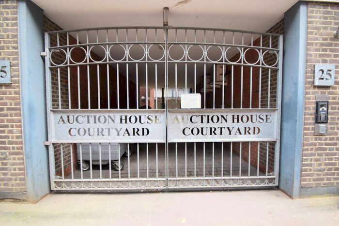 1 Bedroom Studio To Rent In Auction House Courtyard, John Street, Luton, Bedfordshire, LU1