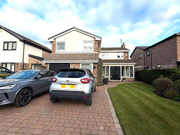 Town House For Sale In Lower Croft, Manchester, M45