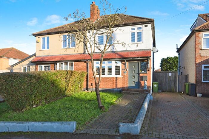 3 Bedroom Semi Detached House For Sale In Carleton Road, Cheshunt, Waltham Cross, EN8