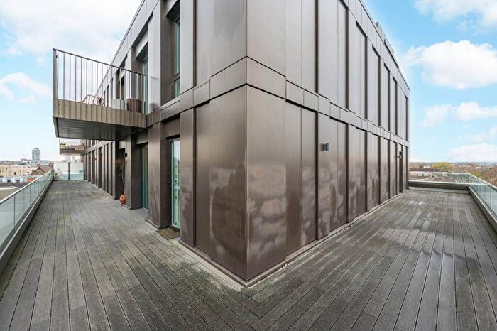 3 Bedroom Flat For Sale In Moulding Lane, Deptford, London, SE14