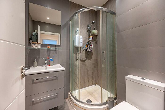 1 Bedroom Flat For Sale In Cranbrook Mews, Walthamstow, E17