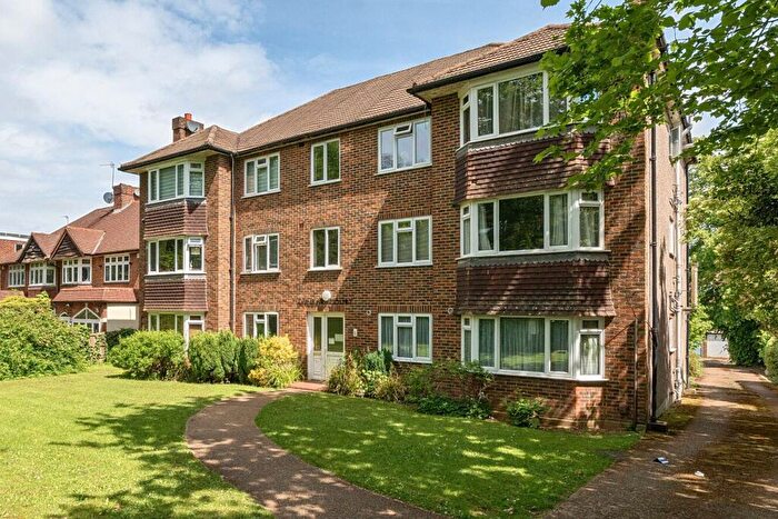 2 Bedroom Flat For Sale In Durham Road, Bromley, Kent, BR2
