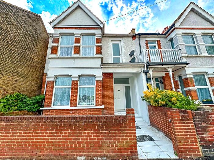 3 Bedroom End Of Terrace House For Sale In Hamstel Road, Southend-on-Sea, SS2