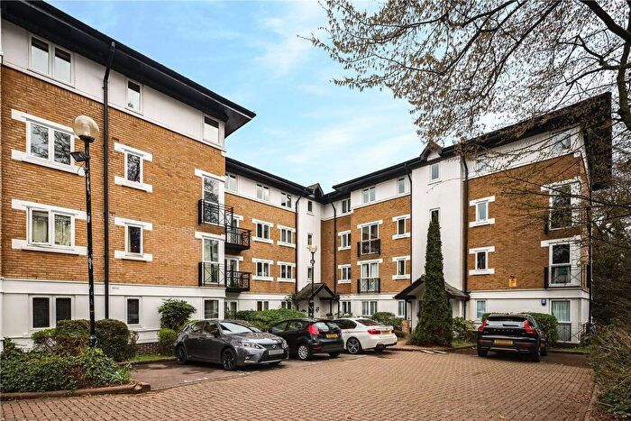 2 Bedroom Flat To Rent In Dickens Court, Makepeace Road, London, E11