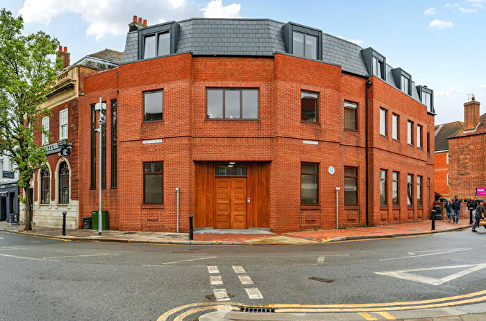 2 Bedroom Apartment For Sale In Broad Street, Wokingham, Berkshire, RG40