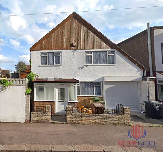 4 Bedroom Detached House For Sale In Wiseman Road, Leyton, E10