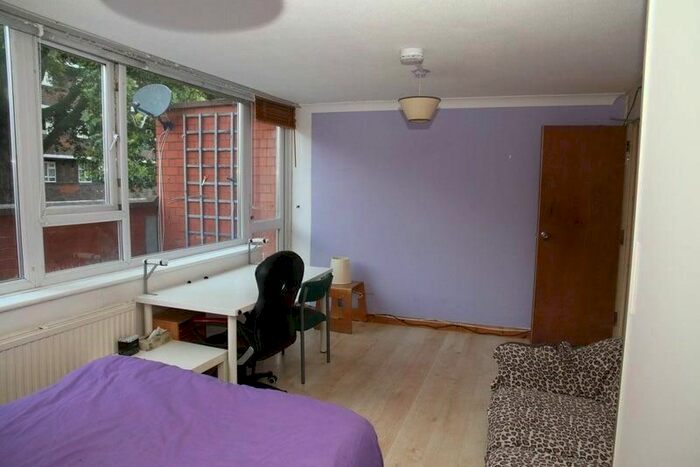 4 Bedroom Terraced House To Rent In East Street, Elephant And Castle, SE17