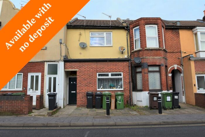2 Bedroom Flat To Rent In New Road, Portsmouth, Hampshire, PO2
