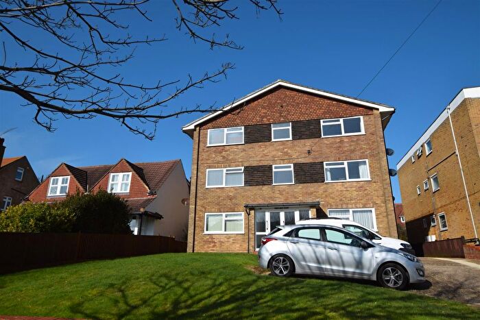 2 Bedroom Flat To Rent In Cooden Drive, Bexhill On Sea, TN39