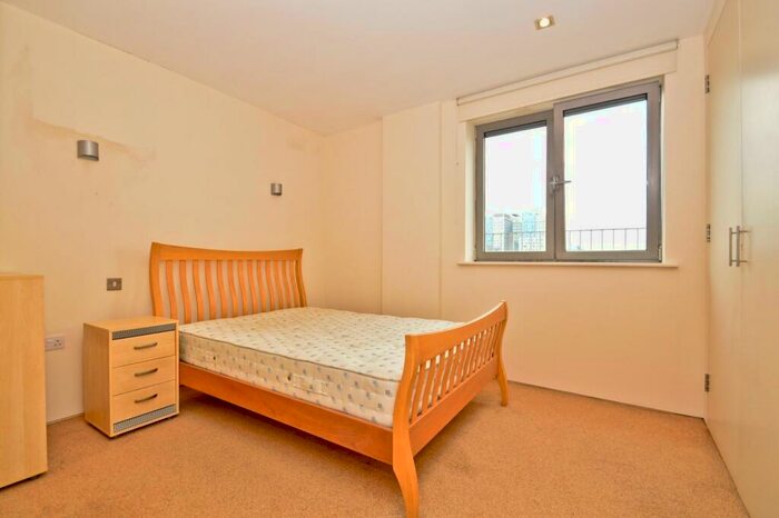2 Bedroom Apartment To Rent In Plumbers Row, Aldgate East, E1