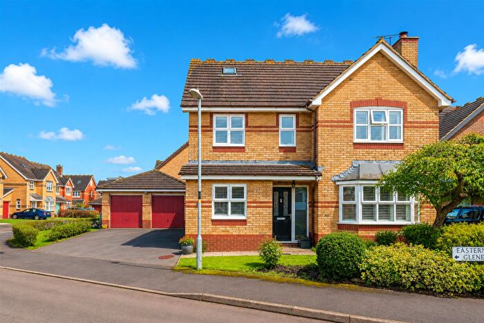 4 Bedroom Detached House For Sale In Gleneagles Close, Monkton Park, Chippenham, SN15